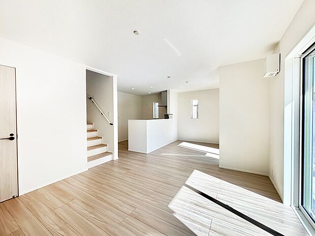 ご家族とのコミュニケーションが深まるリビングイン階段を採用。