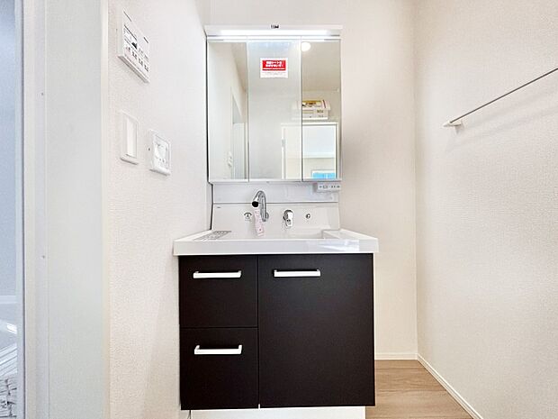 収納力と機能性に優れた洗面化粧台