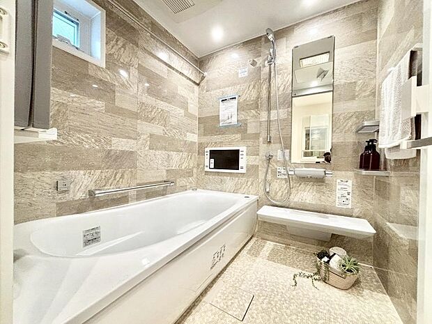 浴室乾燥機付きのバスルームでいつでも快適なバスタイムが楽しめます!