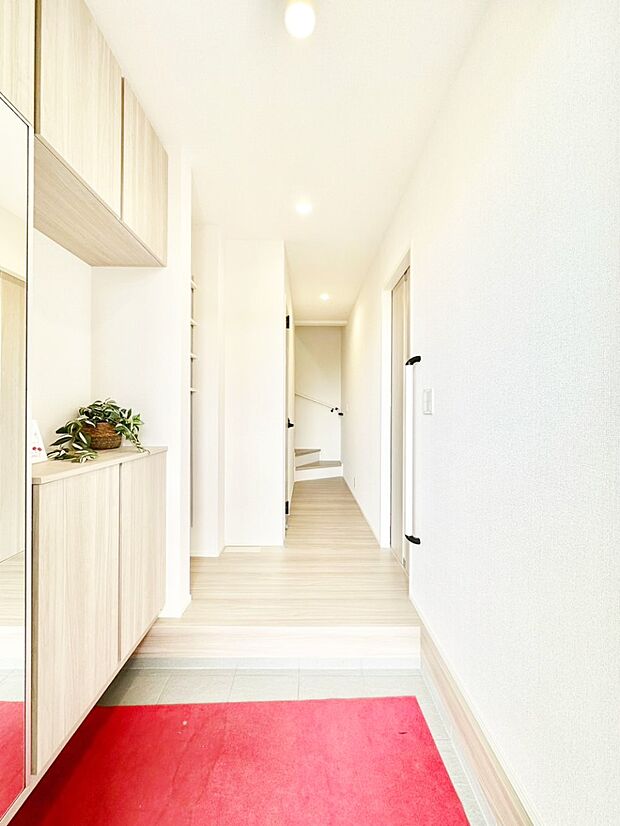 家族の帰宅やお客様をあたたかく迎える玄関