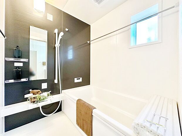 落ち着きのあるダークカラーを基調にしたバスルームで1日の疲れをリフレッシュ!