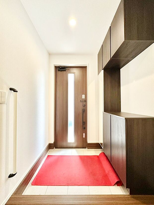 散らかりがちな玄関もスッキリの玄関収納付