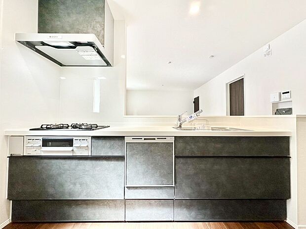 広々とした使い勝手の良いキッチンで日々のお料理も楽しくなりそう