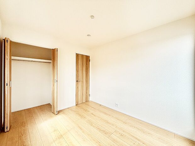 子供部屋にもおすすめな収納スペースたっぷりの居室