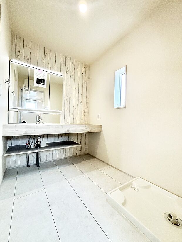 清潔感のある快適空間です。毎日の身支度も気持ち良くお使い頂けます。