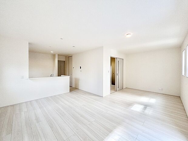 食事スペースとくつろぎスペースを使い分けしやすいプランニング。