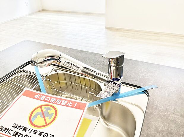 いつでも清潔なおいしいお水を。一つの水栓で水道水と浄水を使い分け。