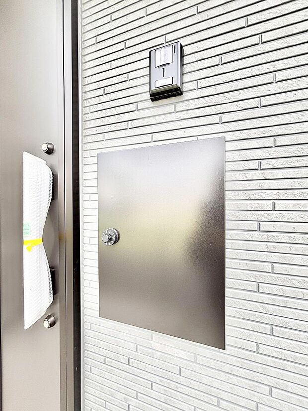 シンプルデザインのポスト。