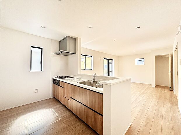 料理をしながらでもご家族との会話を楽しめる対面キッチン