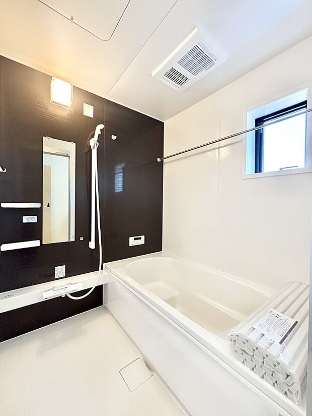 落ち着いた雰囲気でゆっくりお寛ぎいただけるバスルーム