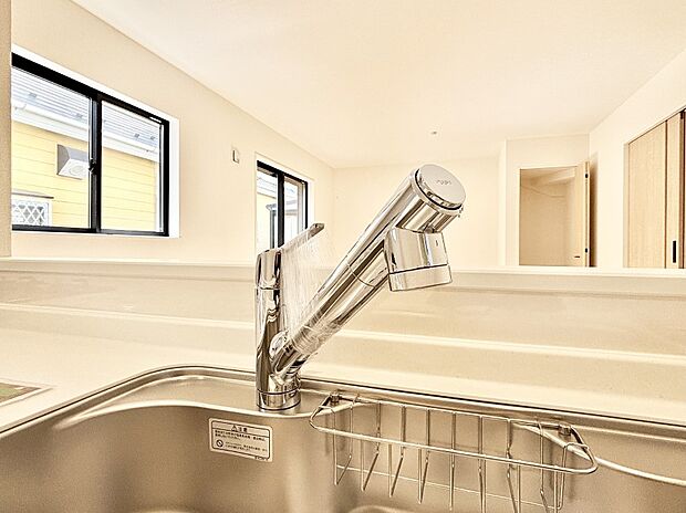 いつでも清潔なおいしいお水を。一つの水栓で水道水と浄水を使い分け。