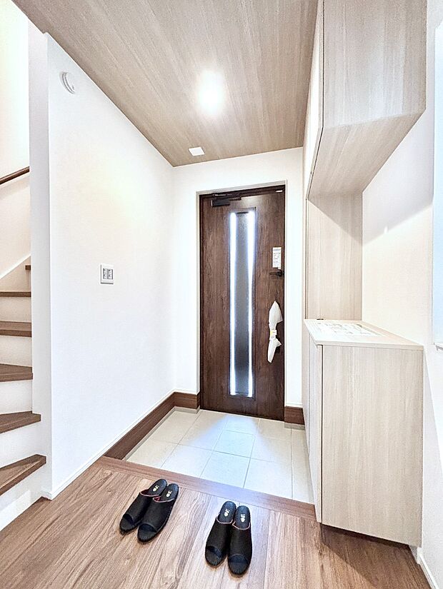 飾り棚を利用して、お越しいただくお客様をおもてなしできます。