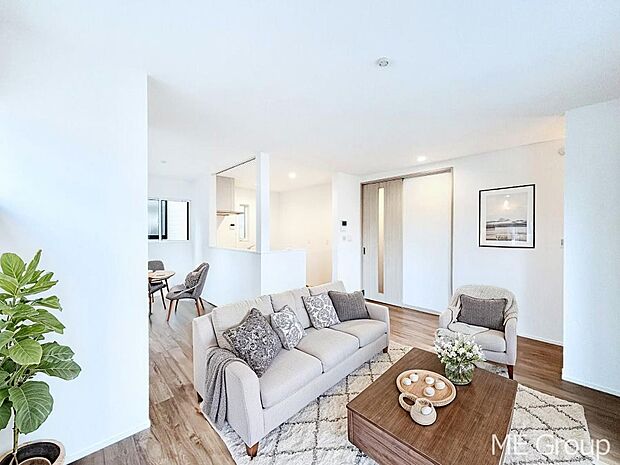 リビングには床暖房採用。ワンランク上の心地よい空間 ※家具はCGです