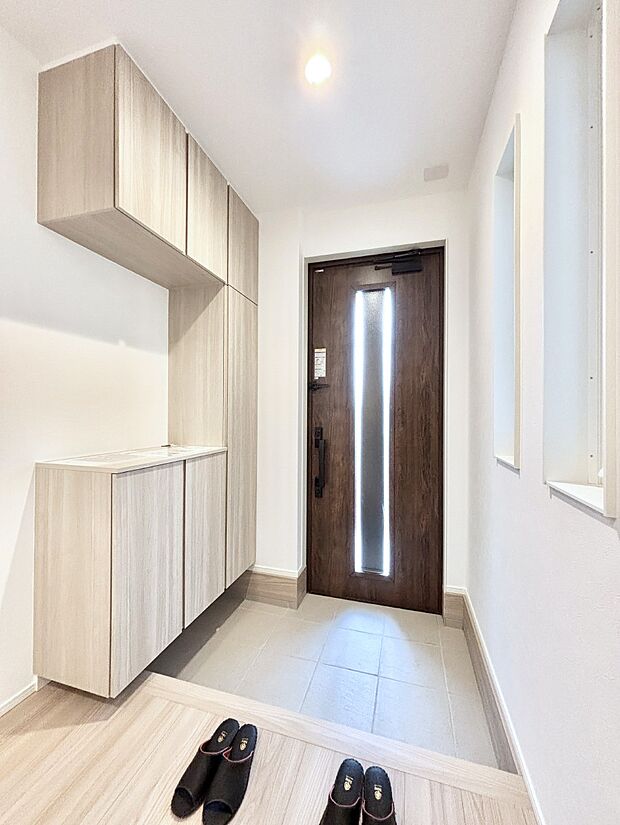 飾り棚を利用して、お越しいただくお客様をおもてなしできます。