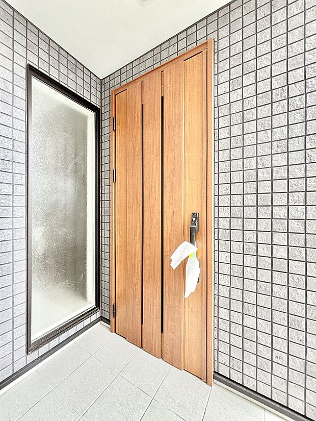 大切な家族、来客を出迎える玄関。