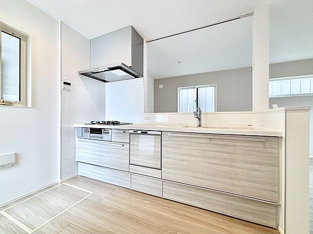 広々とした使い勝手の良いキッチンで日々のお料理も楽しくなりそう