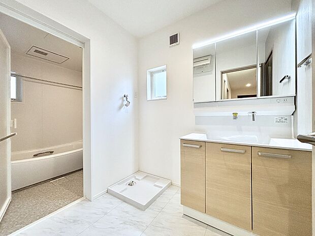 広々とゆとりのあるランドリースペース。