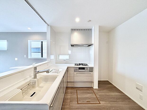 L字型だと料理するスペースも広々と使えます。コンパクトに動けてお料理ラクラク。