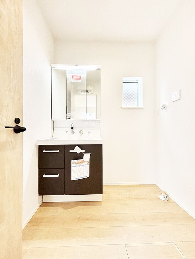 収納力と機能性に優れた洗面化粧台