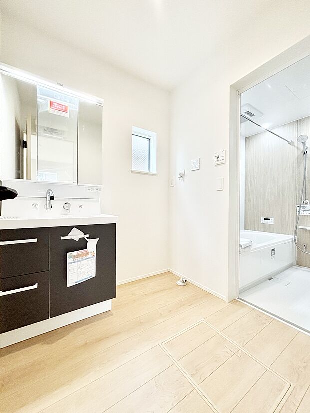 キッチンとの動線を考慮した水廻り集中設計で忙しい時間の家事もラクラク