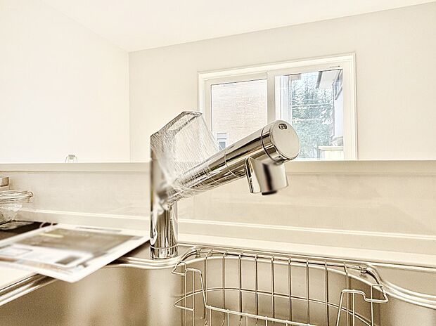 いつでも清潔なおいしいお水を。一つの水栓で水道水と浄水を使い分け。