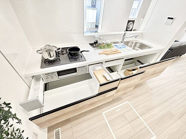 使いやすさを優先したスライド式収納タイプ!