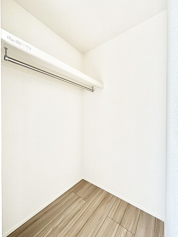 季節の衣類もスッキリ収納!大容量の収納力が魅力的なWIC付きです。