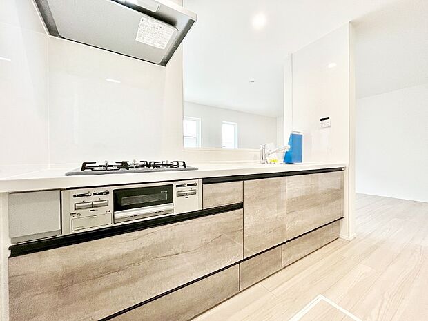 広々とした使い勝手の良いキッチンで日々のお料理も楽しくなりそう