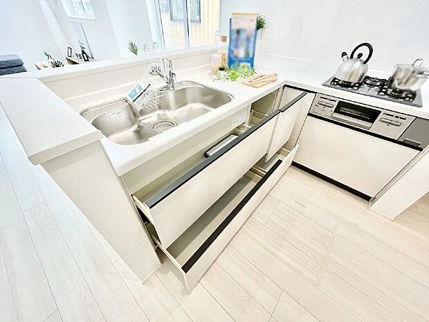 使いやすさを優先したスライド式収納タイプ!