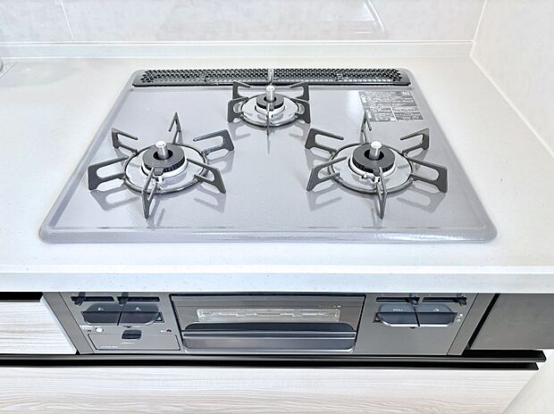 ガスコンロはSiセンサー搭載。火力調節や焦げ付き・消し忘れも防いでくれます。