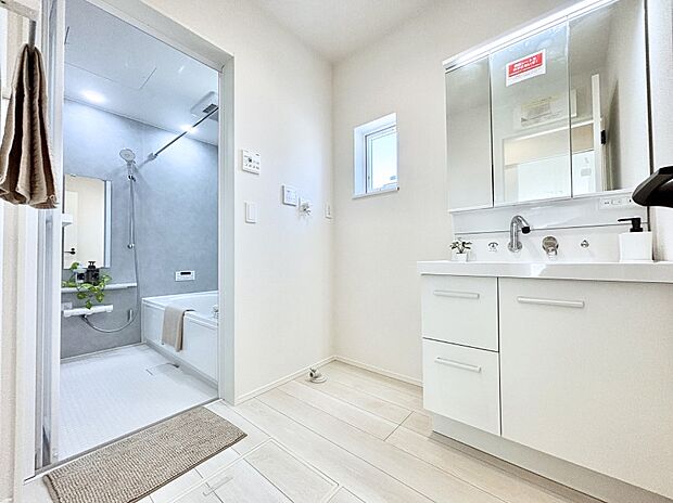 広々とゆとりのあるランドリースペース。