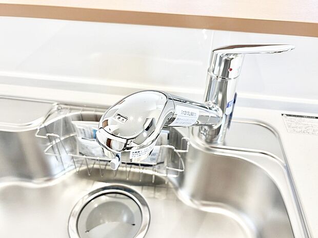 いつでも清潔なおいしいお水を。一つの水栓で水道水と浄水を使い分け。