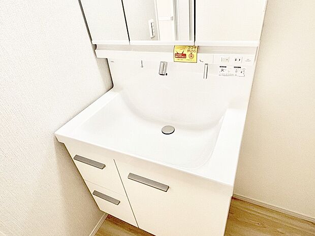ハンドシャワー付き！使いやすい洗面台。