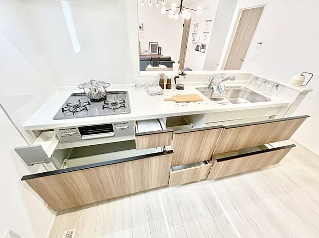 使いやすさを優先したスライド式収納タイプ!