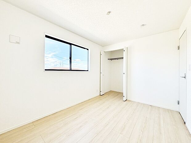 窓からのやさしい光が心地よいプライベートルーム