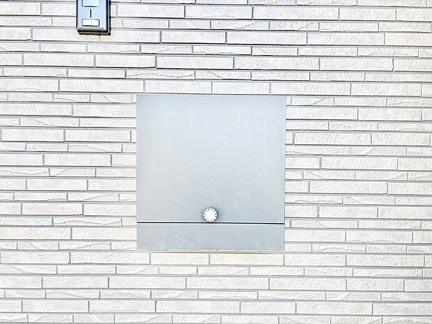 シンプルなデザインのポスト