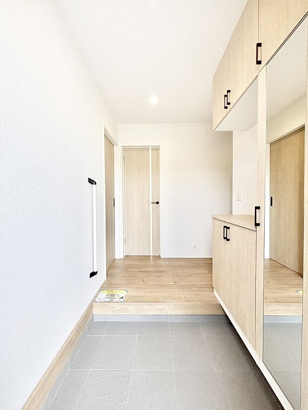 いつもきれいにしておきたい玄関ですね。