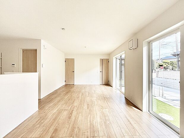 家族団らんの時間も増えそうなくつろぎのリビングダイニング。