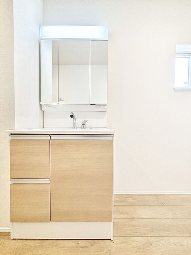 収納力と機能性に優れた洗面化粧台