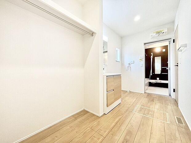 身支度もスムーズにおこなえる脱衣場。