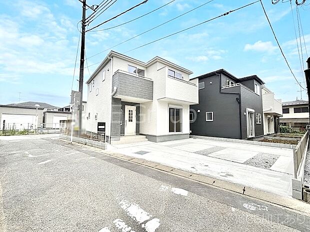 前面道路はきちんと整備されています