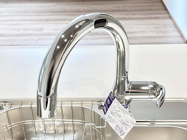 いつでも清潔なおいしいお水を。一つの水栓で水道水と浄水を使い分け。
