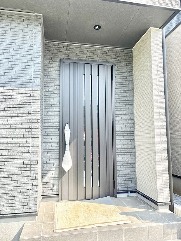 住まいの顔を演出する、玄関ドア。