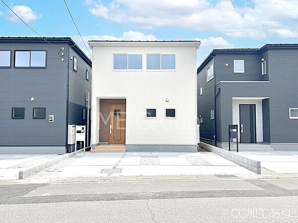 洗練された外観、上質な住空間が広がる室内は永く安心して過ごせる住居です。