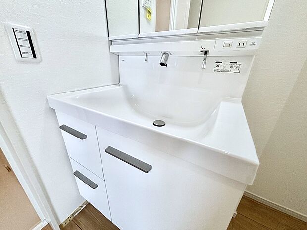 ハンドシャワー付き!使いやすい洗面台。