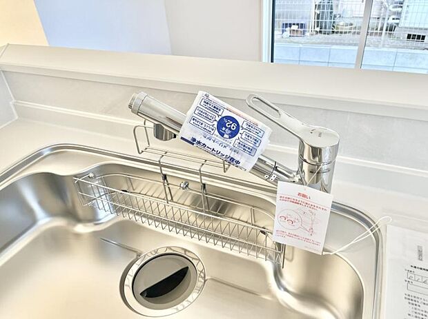 いつでも清潔なおいしいお水を。一つの水栓で水道水と浄水を使い分け。