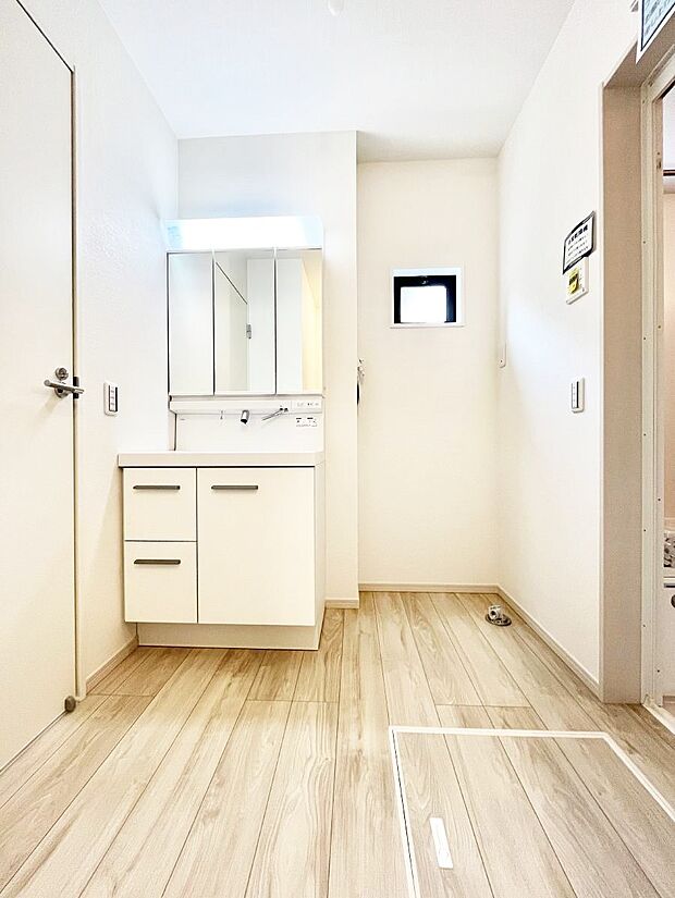 清潔感のある快適空間です。毎日の身支度も気持ち良くお使い頂けます。