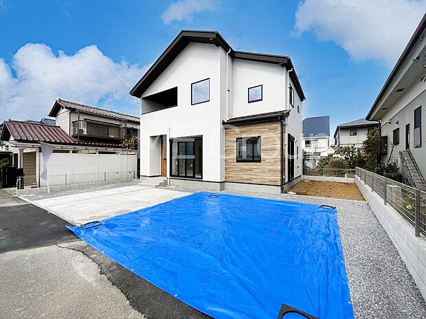 たっぷりの陽光と心地よい風が舞い込む住まい