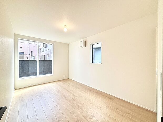 2面採光で気持ちよく自然光が取り入れられるのでお子様のお部屋にもピッタリ