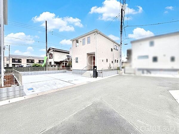 前面道路はきちんと整備されています
